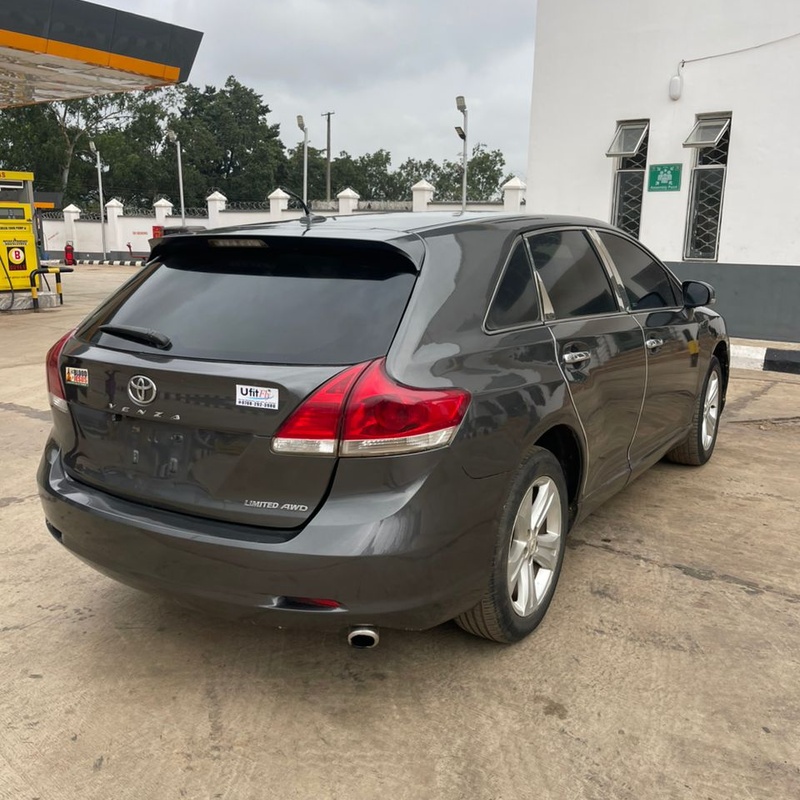 2011 Toyota Venza 4plugs for Sale In Oyo State image