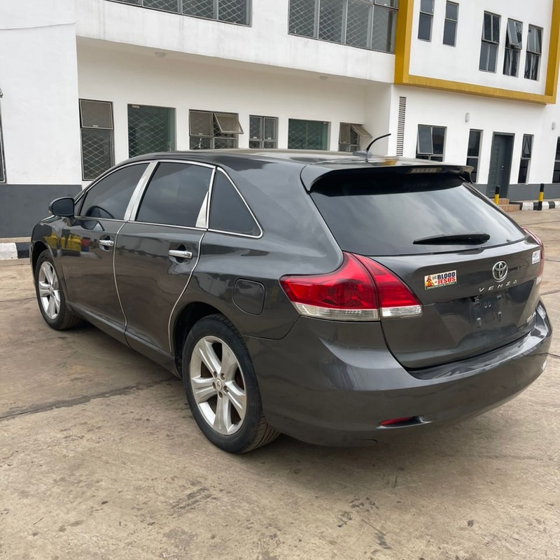 2011 Toyota Venza 4plugs for Sale In Oyo State image