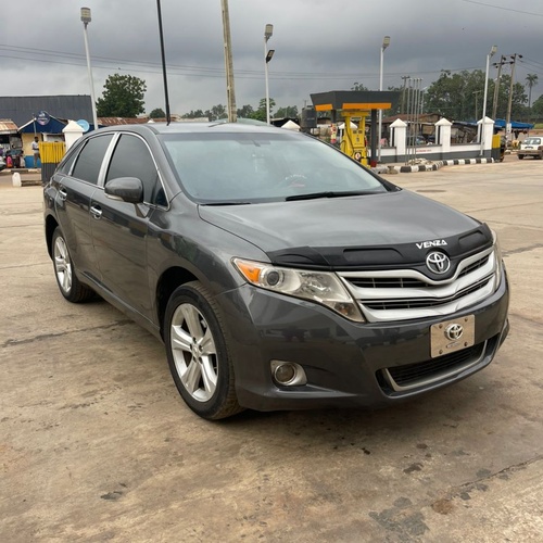 2011 Toyota Venza 4plugs for Sale In Oyo State