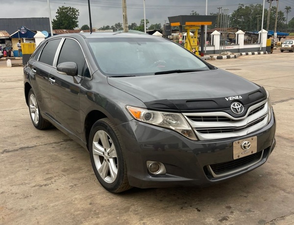2011 Toyota Venza 4plugs for Sale In Oyo State