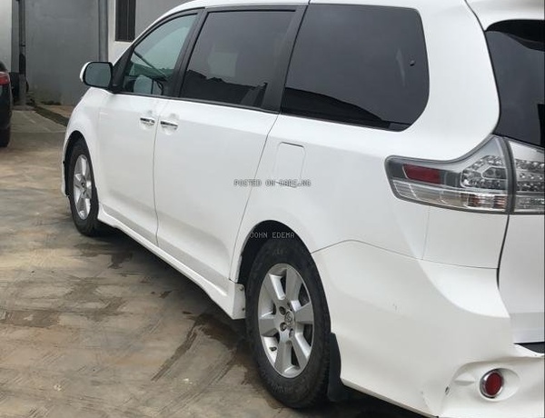 Nigerian used Toyota sienna 2015 in Lagos