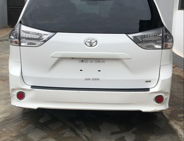 Nigerian used Toyota sienna 2015 in Lagos