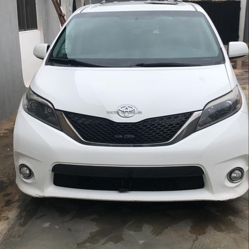 Nigerian used Toyota sienna 2015 in Lagos