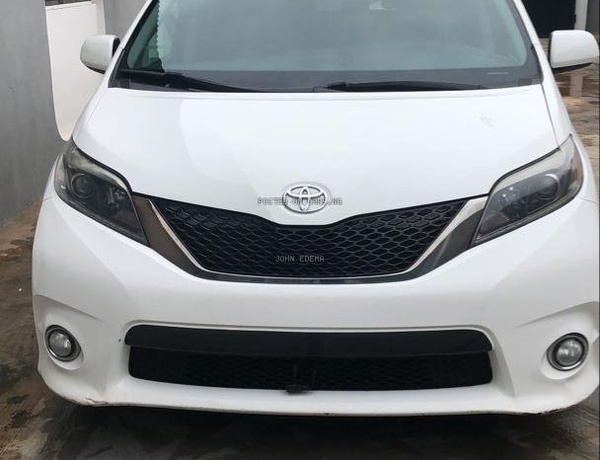 Nigerian used Toyota sienna 2015 in Lagos