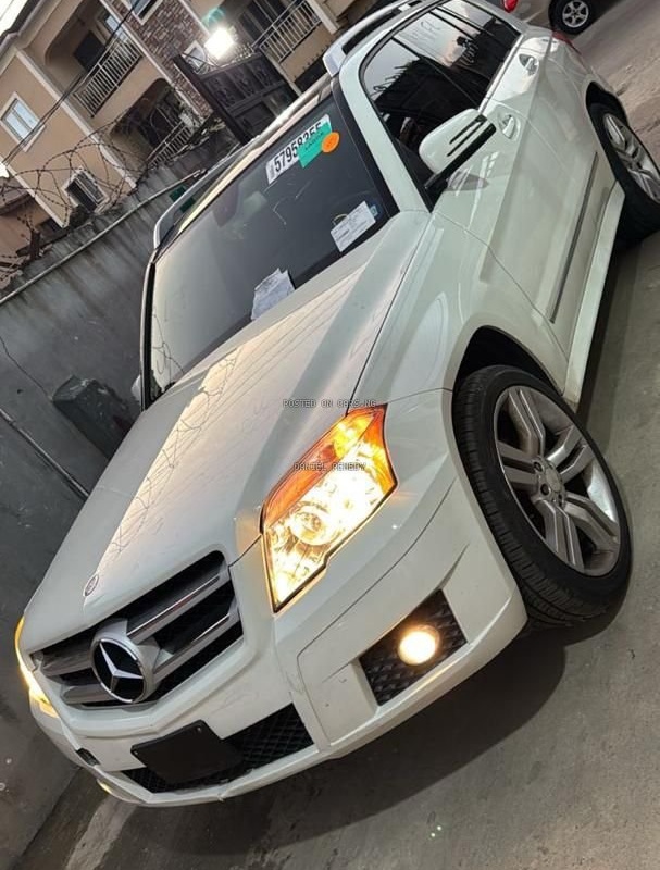 Foreign Used Mercedes Benz GLK350 2012 model for Sale In Ajao estate Lagos image