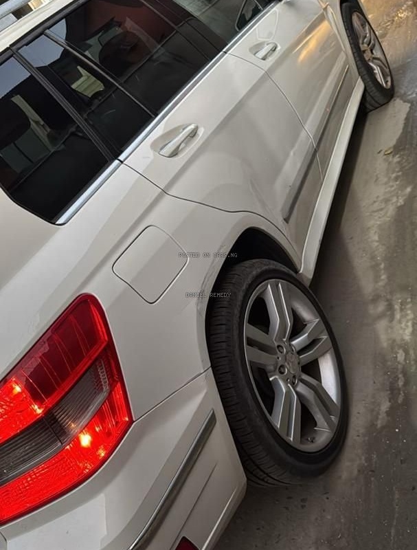 Foreign Used Mercedes Benz GLK350 2012 model for Sale In Ajao estate Lagos image