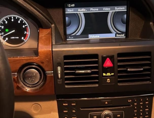 Foreign Used Mercedes Benz GLK350 2012 model for Sale In Ajao estate Lagos