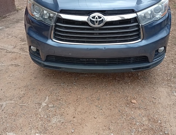 FOREIGN USED 2016 TOYOTA HIGHLANDER NAVIGATOR IN IBADAN