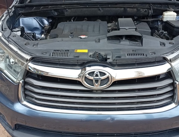 FOREIGN USED 2016 TOYOTA HIGHLANDER NAVIGATOR IN IBADAN