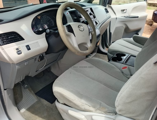 Toyota Sienna 2014 for Sale In Ikotun Lagos