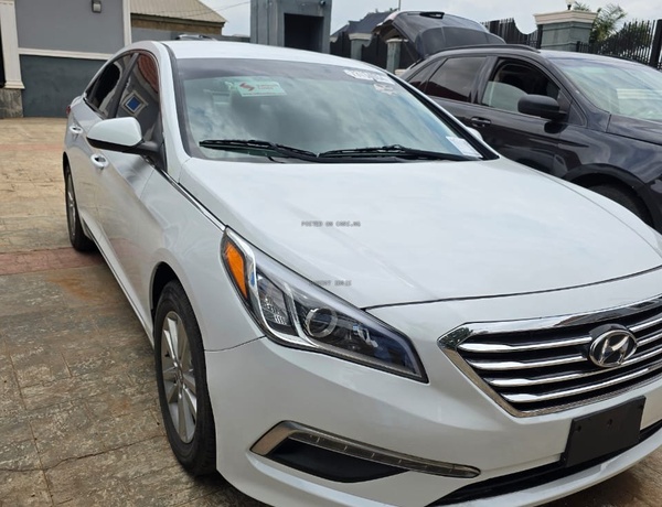 Foreign Used 2015 Hyundai sonata in Ibadan