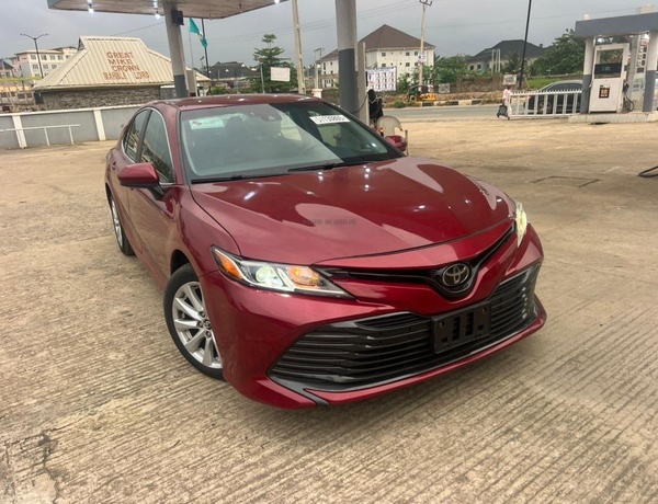 2020 Toyota Camry LE for Sale In Ibadan Oyo State