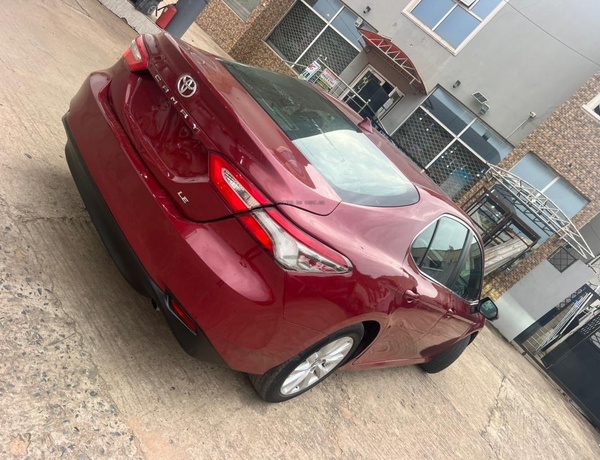 2020 Toyota Camry LE for Sale In Ibadan Oyo State