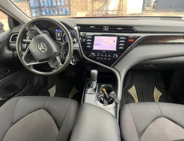 2020 Toyota Camry LE for Sale In Ibadan Oyo State