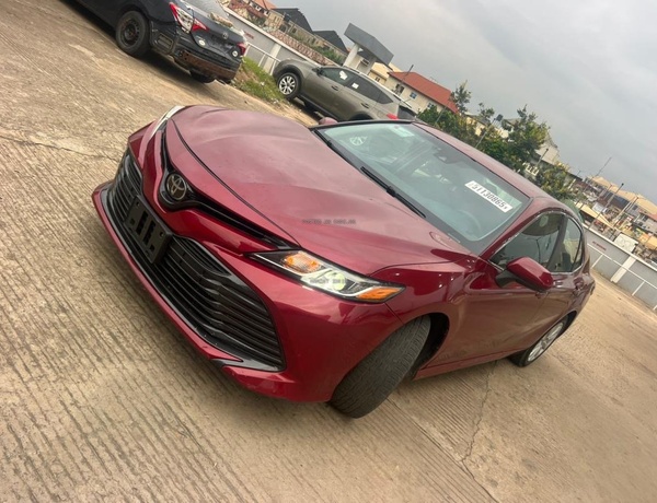 2020 Toyota Camry LE for Sale In Ibadan Oyo State
