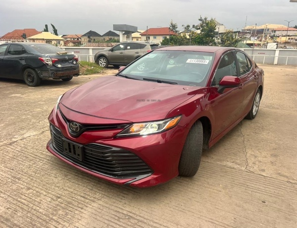 2020 Toyota Camry LE for Sale In Ibadan Oyo State