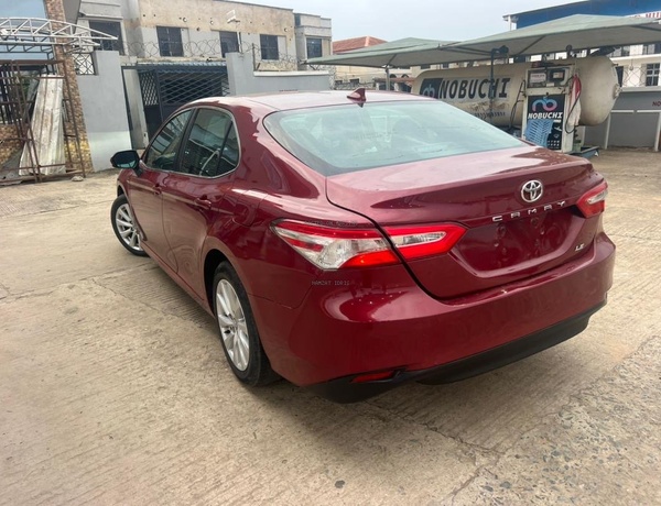 2020 Toyota Camry LE for Sale In Ibadan Oyo State