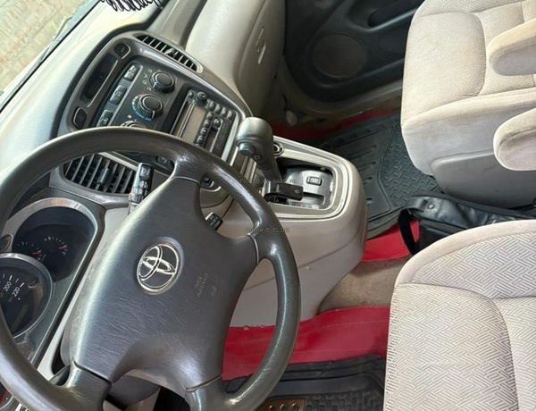 Nigerian Used Toyota Highlander 2003 in Ogun State