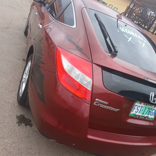 Honda crosstour 2010 available for sale in Ibadan