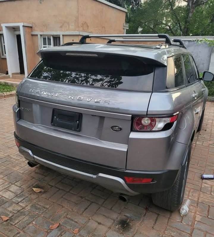 Range Rover Evoque 2015 4plug for Sale in Lagos image