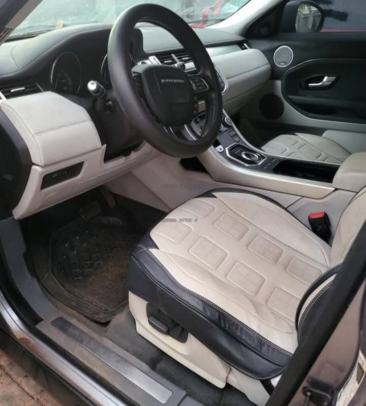 Range Rover Evoque 2015 4plug for Sale in Lagos image