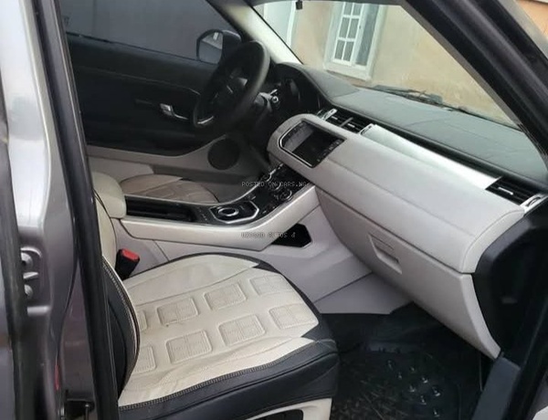 Range Rover Evoque 2015 4plug for Sale in Lagos