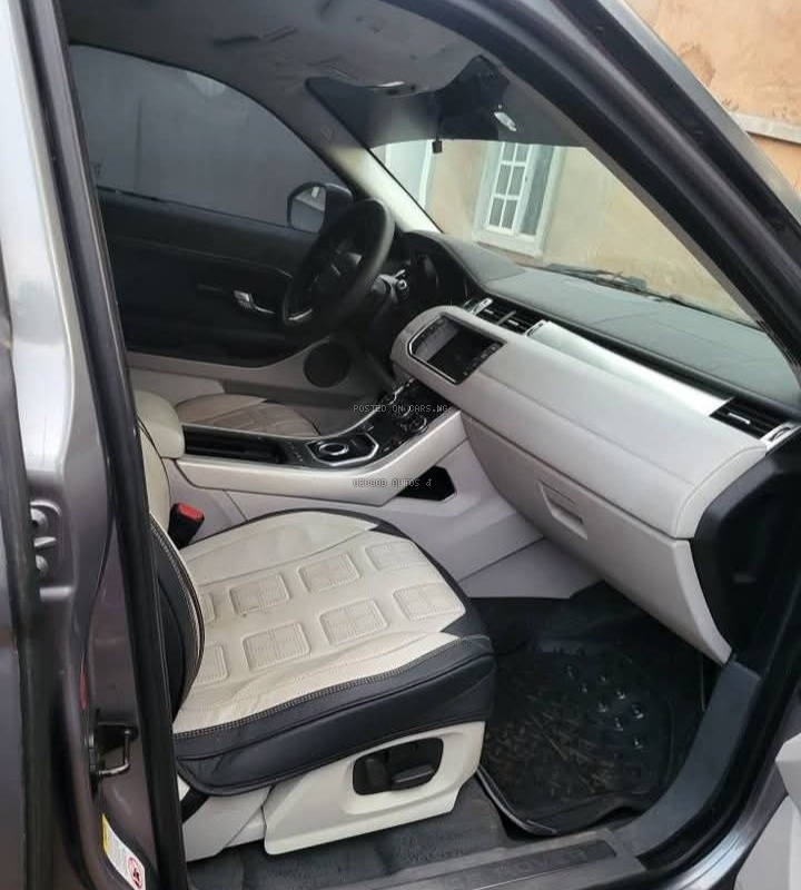 Range Rover Evoque 2015 4plug for Sale in Lagos image