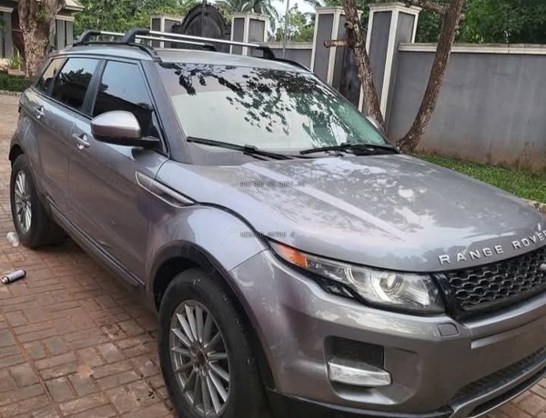 Range Rover Evoque 2015 4plug for Sale in Lagos