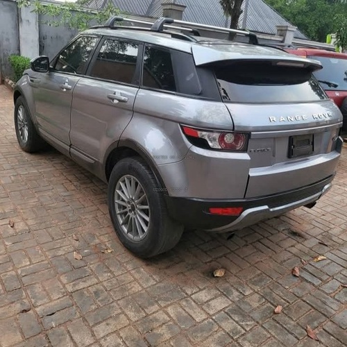 Range Rover Evoque 2015 4plug for Sale in Lagos