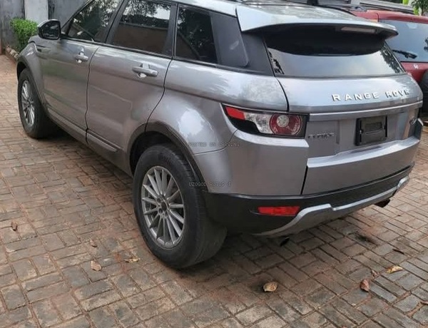 Range Rover Evoque 2015 4plug for Sale in Lagos