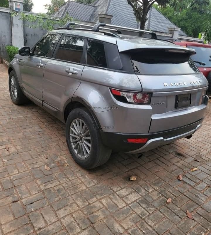 Range Rover Evoque 2015 4plug for Sale in Lagos image