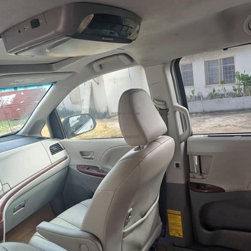 Foreign Used Toyota Sienna 2015 for Sale In Abuja