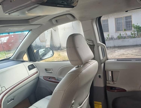 Foreign Used Toyota Sienna 2015 for Sale In Abuja