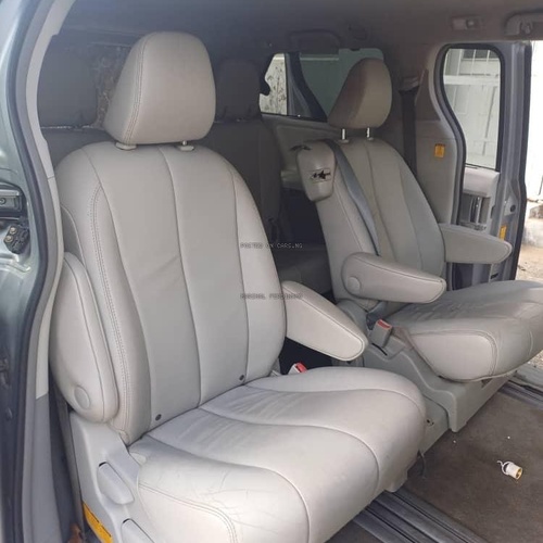 Foreign Used Toyota Sienna 2015 for Sale In Abuja