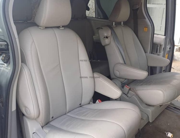 Foreign Used Toyota Sienna 2015 for Sale In Abuja