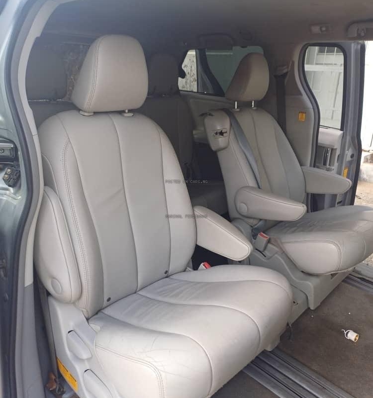 Foreign Used Toyota Sienna 2015 for Sale In Abuja image