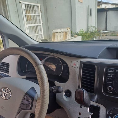 Foreign Used Toyota Sienna 2015 for Sale In Abuja