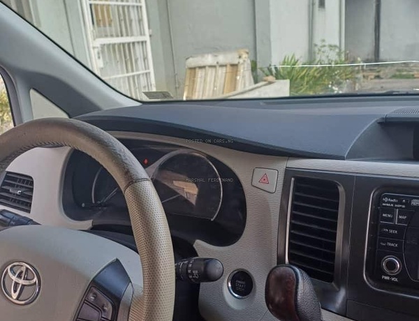 Foreign Used Toyota Sienna 2015 for Sale In Abuja