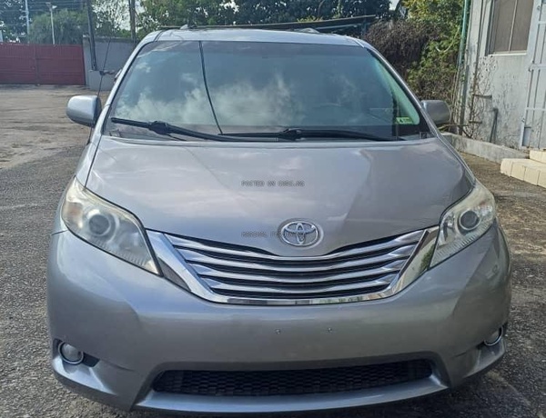 Foreign Used Toyota Sienna 2015 for Sale In Abuja