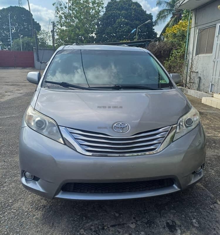 Foreign Used Toyota Sienna 2015 for Sale In Abuja image