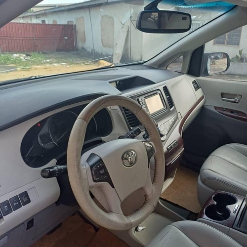 Foreign Used Toyota Sienna 2015 for Sale In Abuja