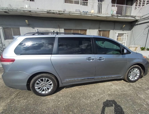 Foreign Used Toyota Sienna 2015 for Sale In Abuja