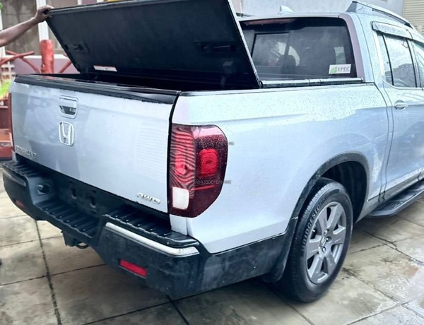 Foreign Used 2020 Honda Ridgeline Truck in Victoria Island Lagos