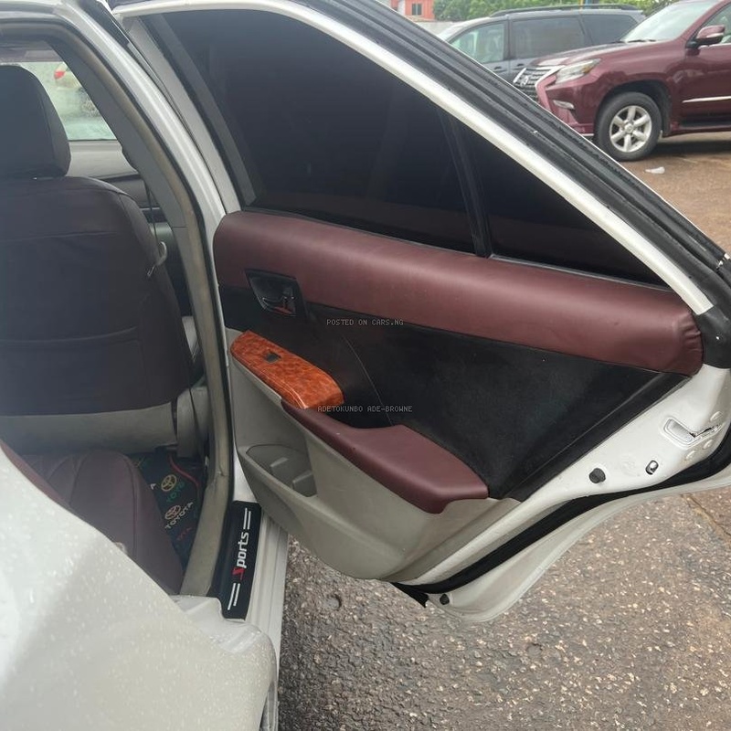 2014 Toyota Camry Hybrid for Sale In Lagos image