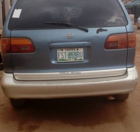 Toyota Sienna 1999 for Sale In Lagos