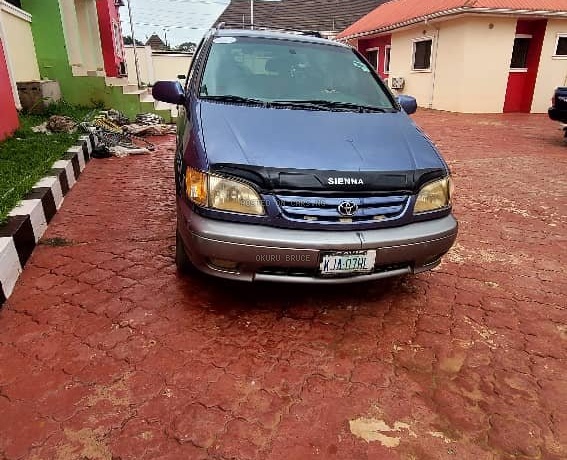 Toyota Sienna 2002 for Sale In Sagamu Ogun state