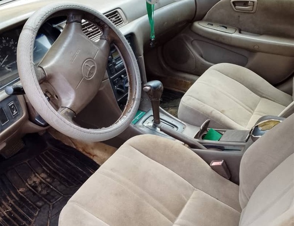 Toyota Camry Tinny light 2001 for Sale In ikeja Lagos