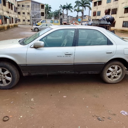 Toyota Camry Tinny light 2001 for Sale In ikeja Lagos