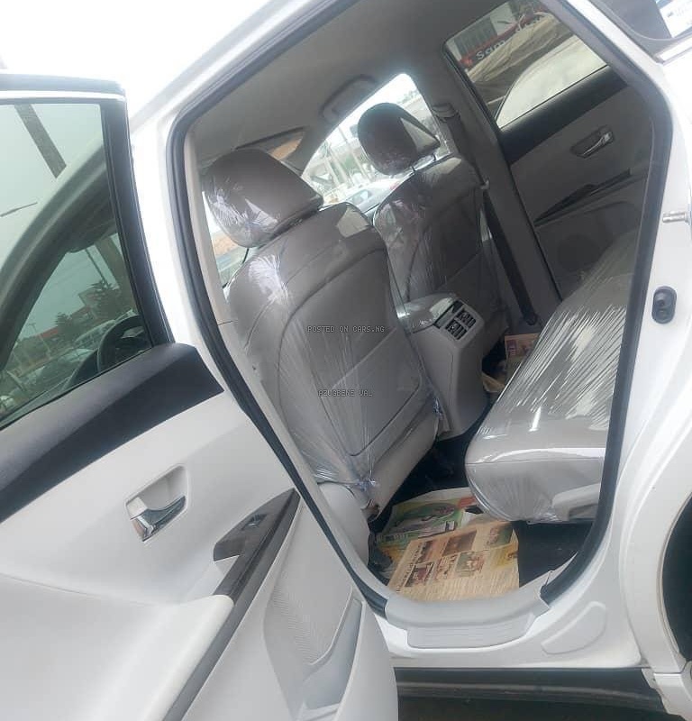 2013 4 plugs Toyota Venza for Sale In Edo image