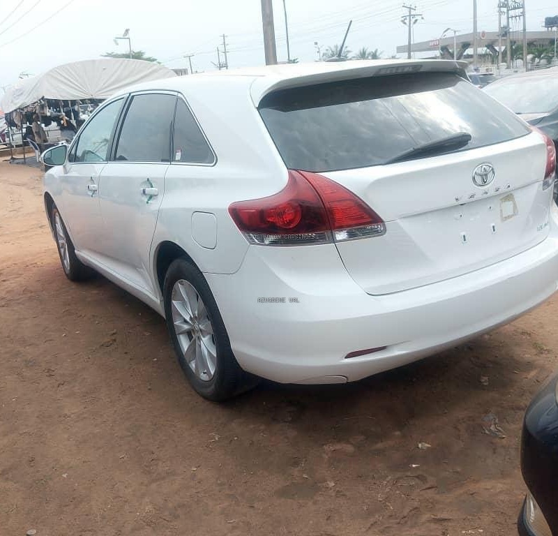 2013 4 plugs Toyota Venza for Sale In Edo image